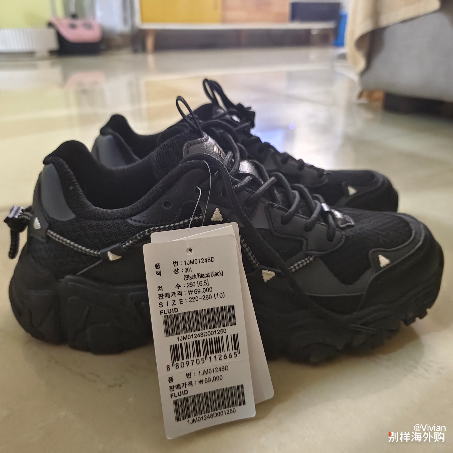 平时穿38.5的鞋，尺码选的250，穿上刚刚好，不大不小也不紧