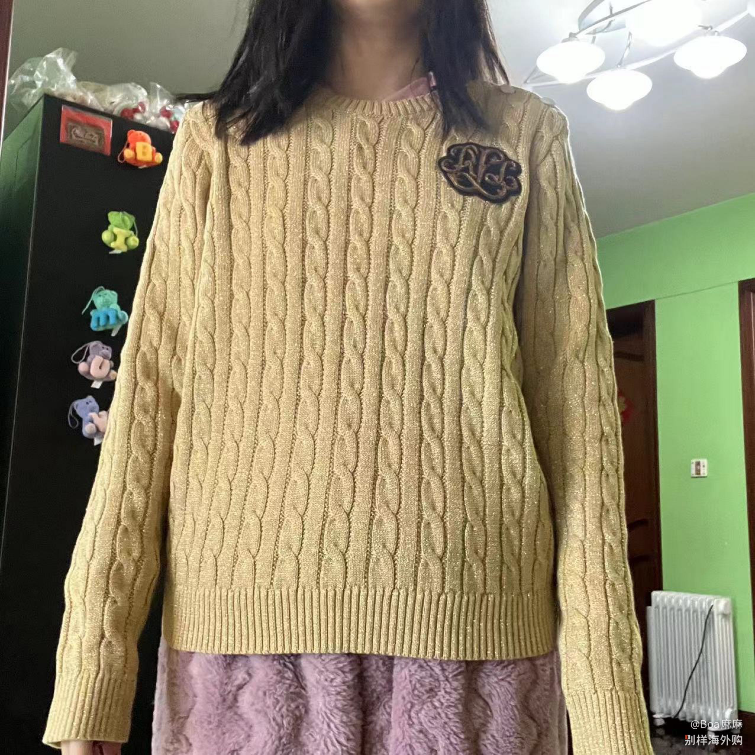 金色：因为有金丝所以手感有点偏硬，不喜欢紧身，170cm98斤穿了宽松正好。