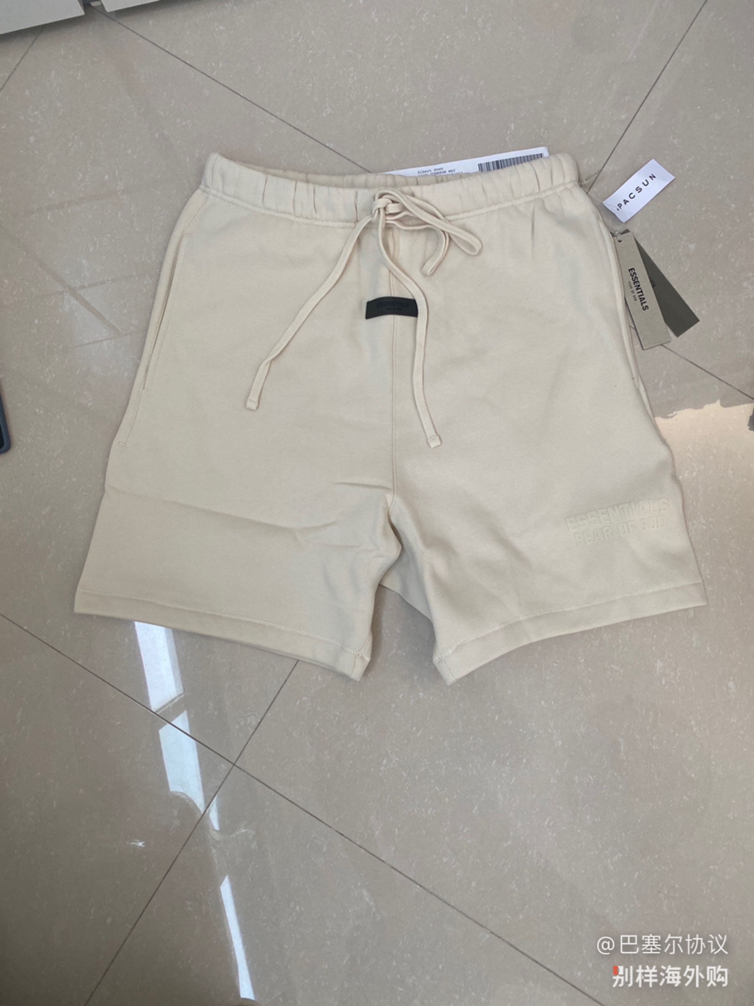 这个牌子的衣服和裤子海淘可太划算了，一百多。网购平台上面都是500+，挺满意的