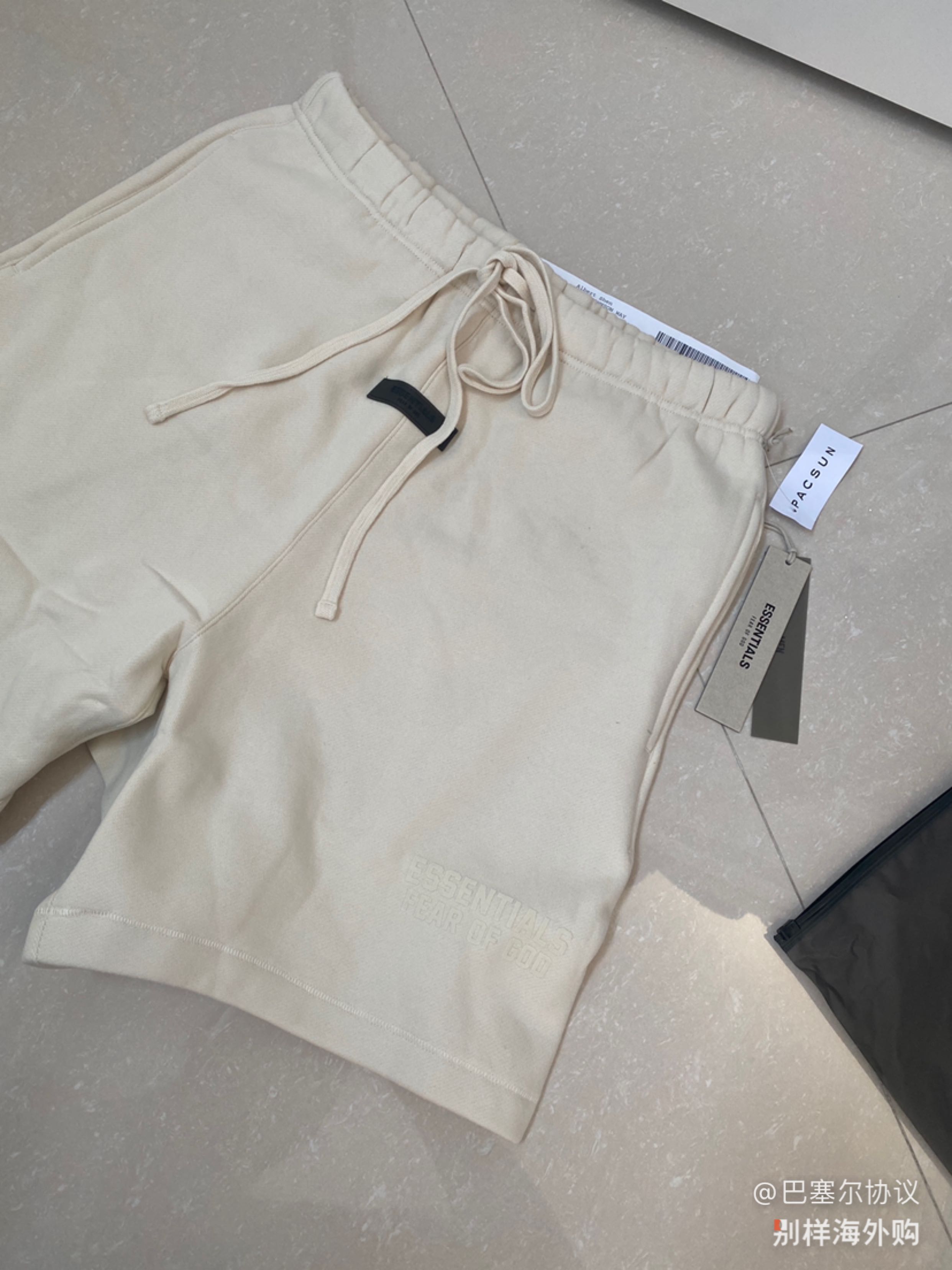 这个牌子的衣服和裤子海淘可太划算了，一百多。网购平台上面都是500+，挺满意的
