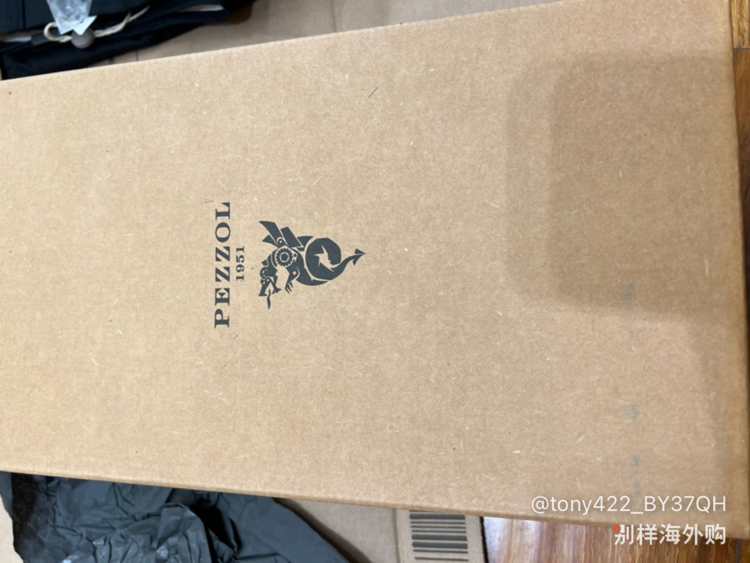 做工精致 时尚休闲脚感不错