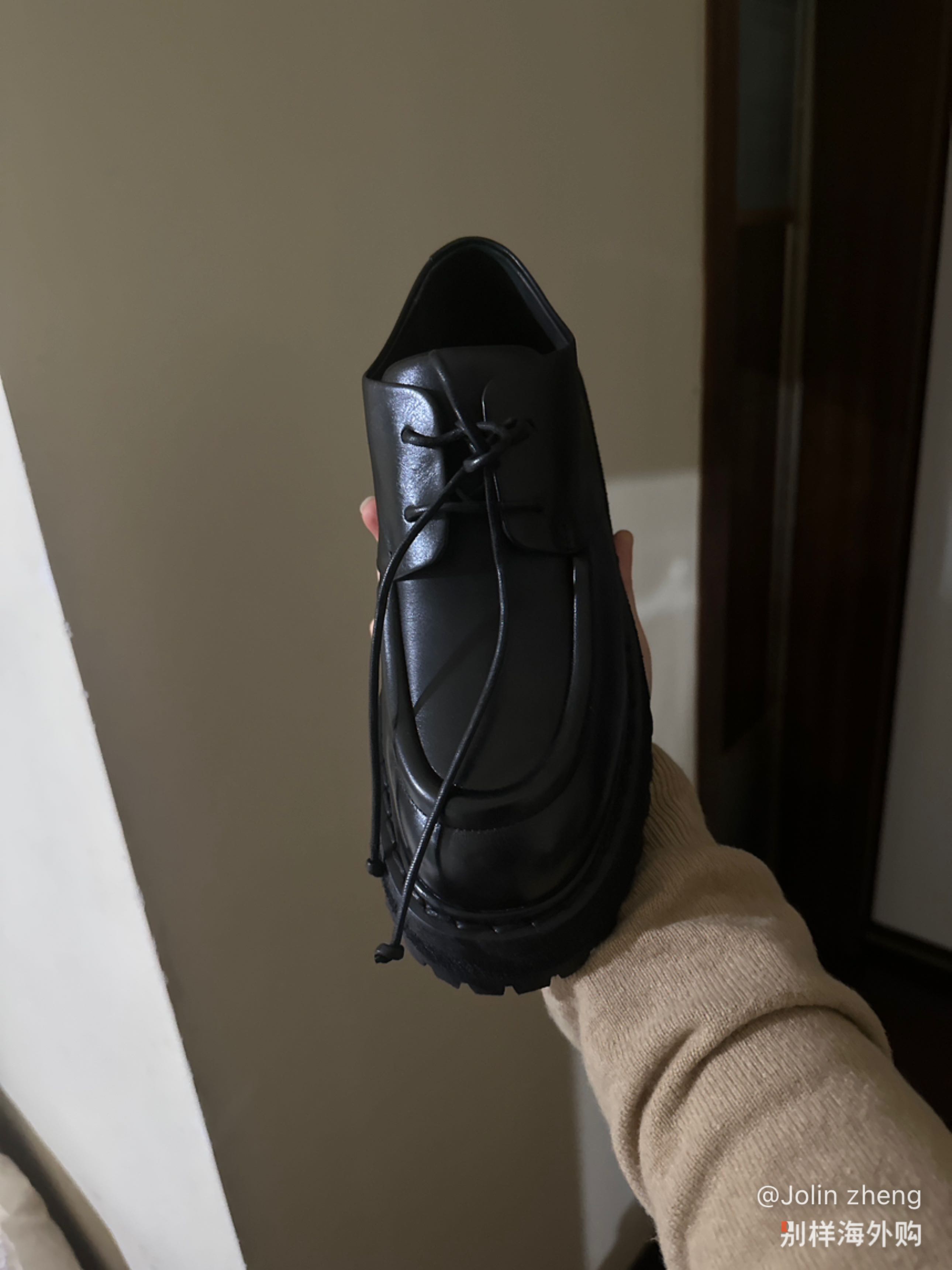 上脚很软很舒服，款式也很百搭，推荐