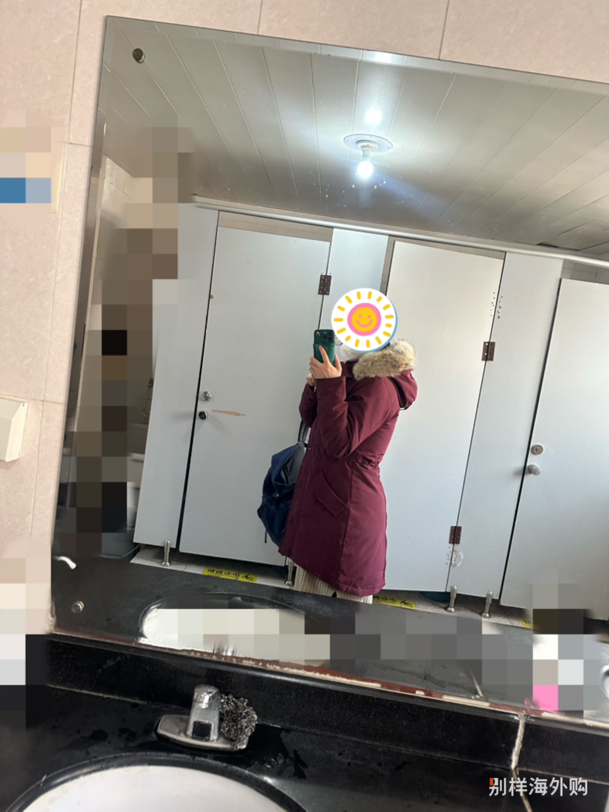 从去年双十一开始，就关注到了别样。直至春节前，看到有好价，低于5000元，可走别样的直邮，果断入手。说实话，刚收到货时，家人说这个颜色有点老气，今天穿出来在阳光底下看还是蛮漂亮的，就是产后长胖了，按产前尺码买的，有点小，也能塞进去。主要觉得