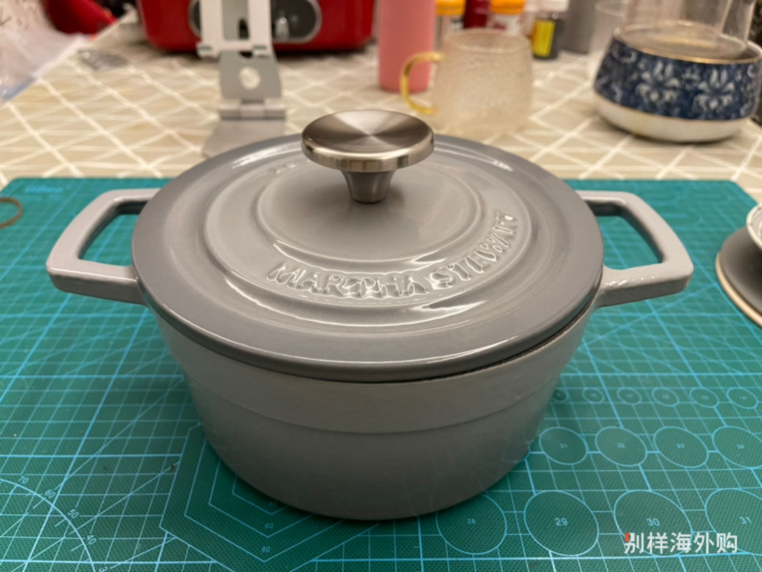 锅子出乎意料地大，一家三口炖个肉足够了