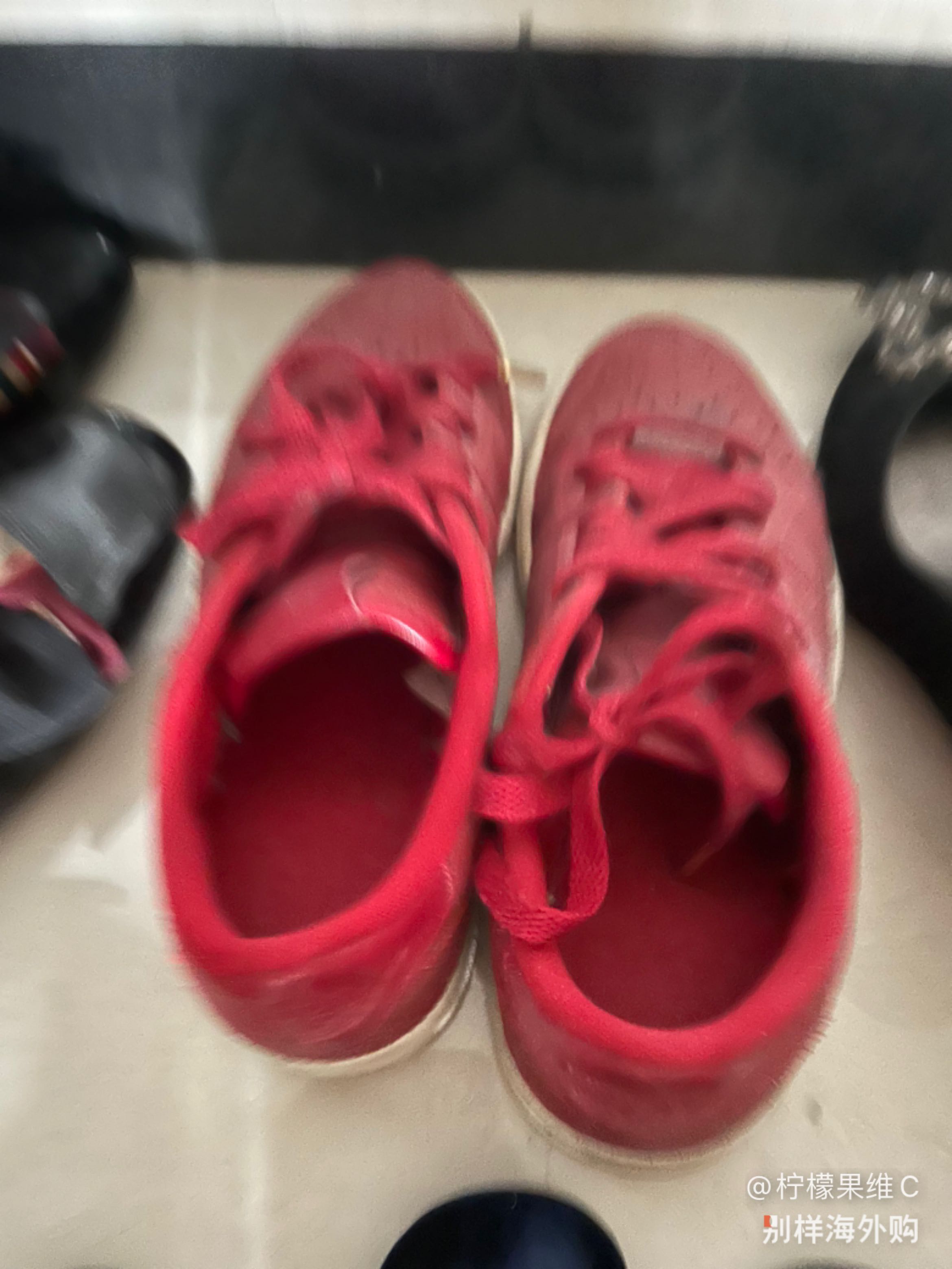 非常不错的小红鞋 穿着去旅行去过西班牙🇪🇸超级出片