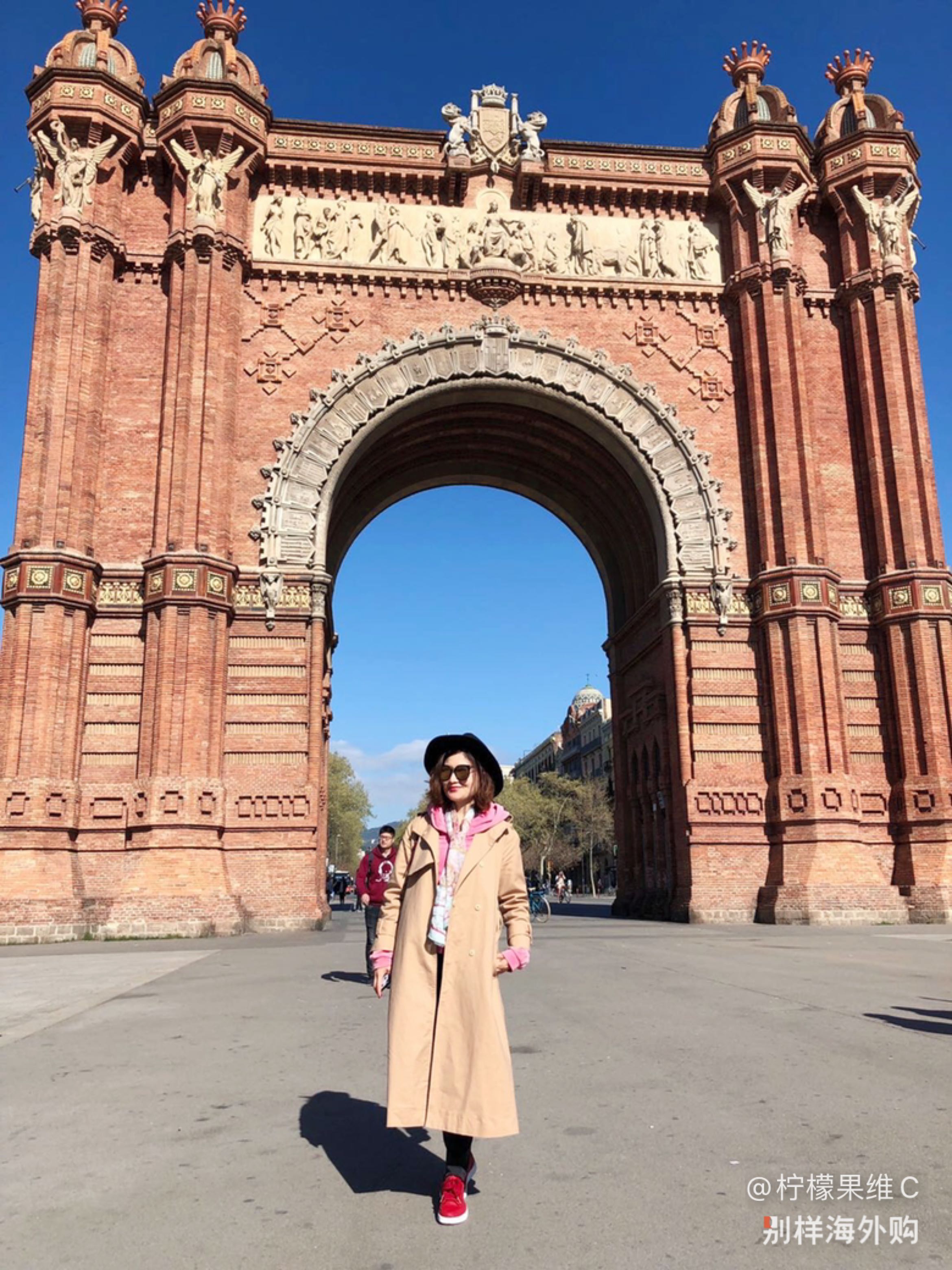 非常不错的小红鞋 穿着去旅行去过西班牙🇪🇸超级出片