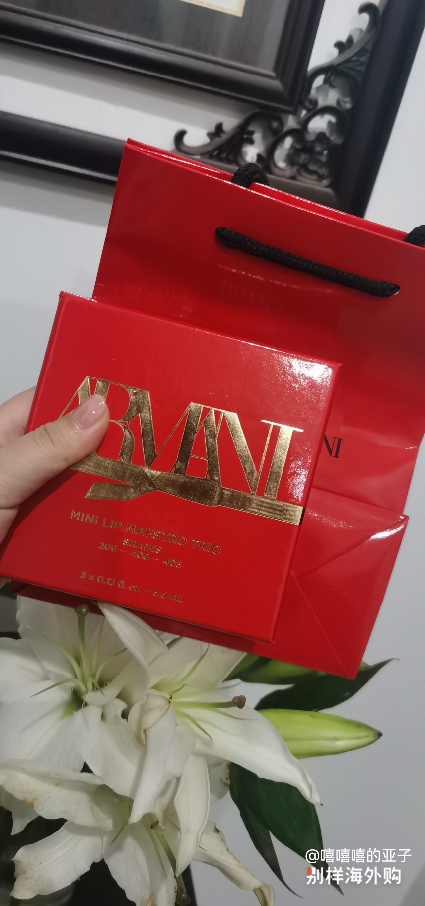 这次居然配了一个袋子，看起来比想象中小一些，不过口红一般都用不完，中样正好小巧好用！
