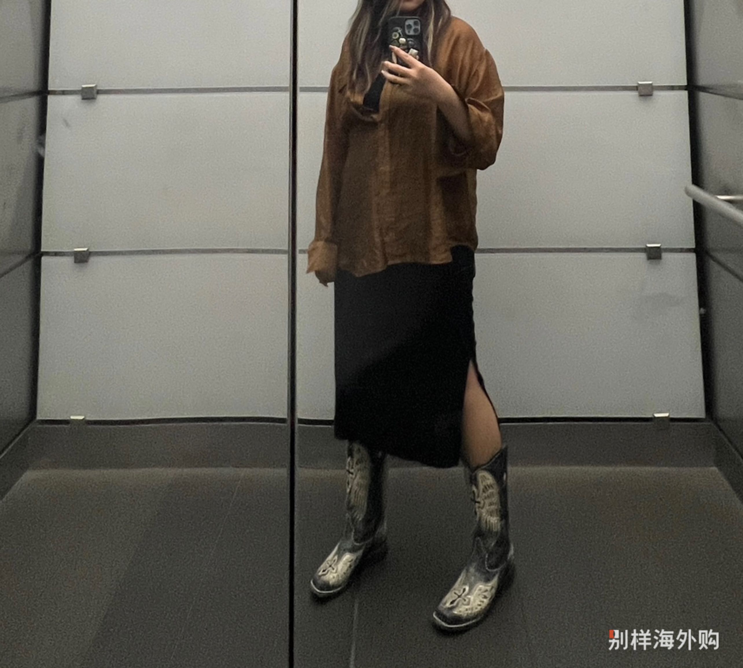 非常喜欢呢 好显高显腿细 完美 开始觉得有点硬 感觉是会随着时间越穿越软的需要磨合的过程 走路很久也不会很不舒服 我平时都是买国内39码 实际是38.5 这个就是完全刚刚好合适 好漂亮 好开心
