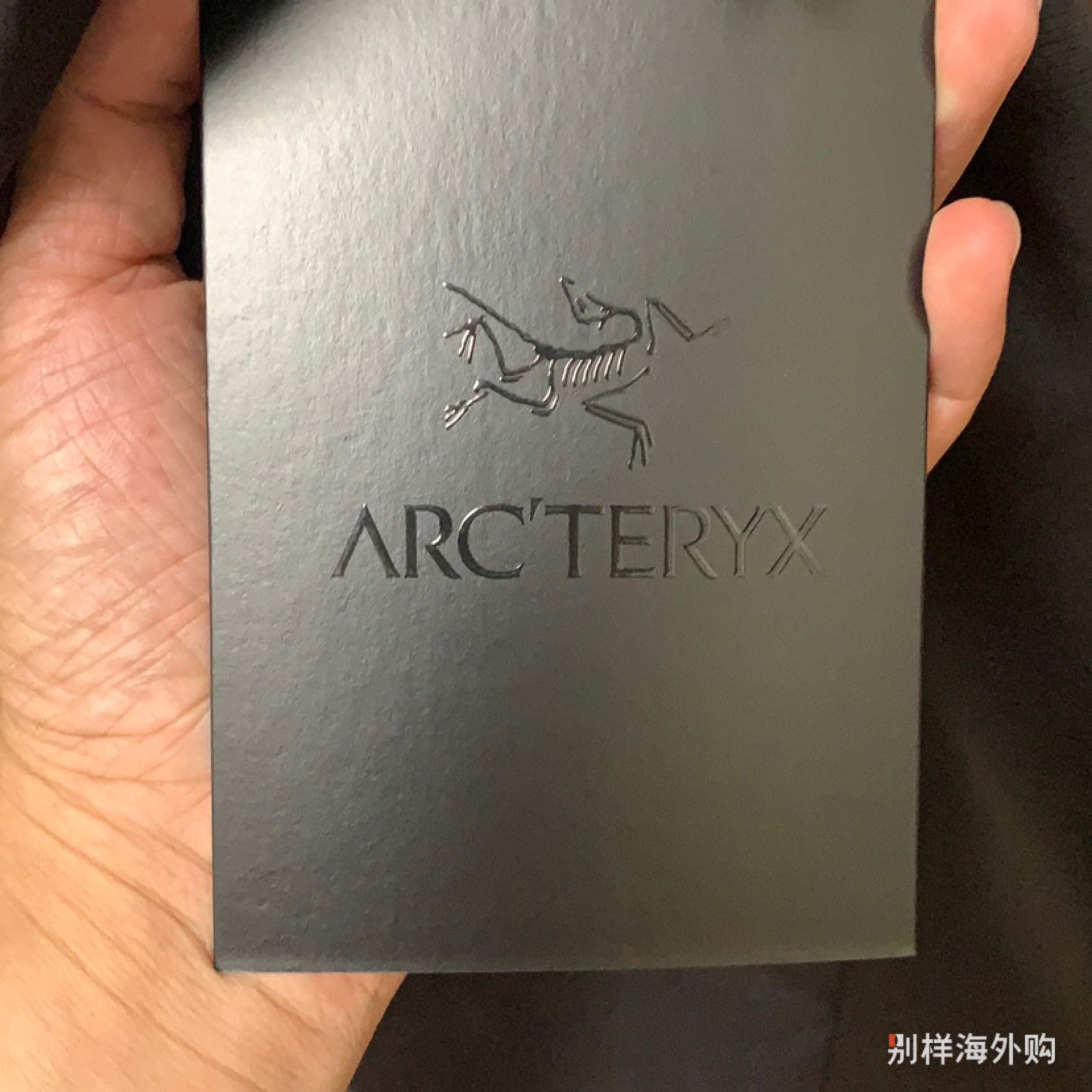 非常好，用的普通快递，用时24天。到了鉴定了下，结果为真。非常的满意，买的s号，穿着大小正好，里面还可以加个加绒衣，新款的貌似里面加不了加绒的了。