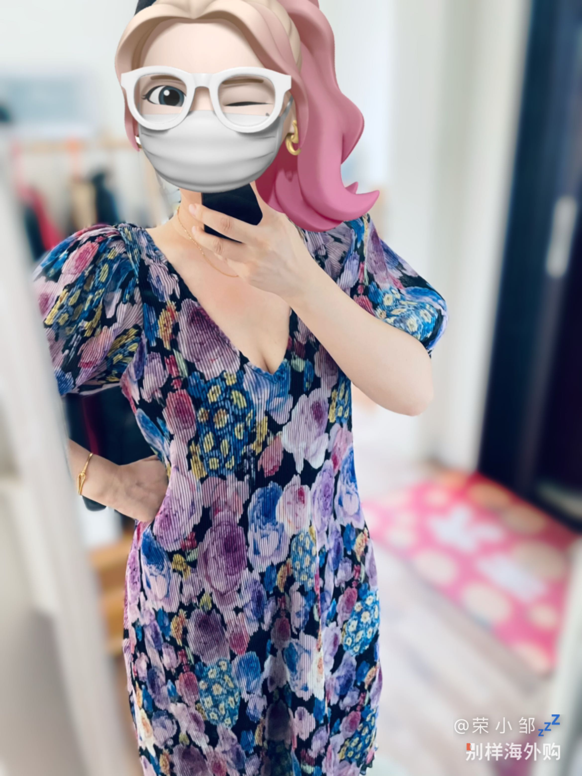 价格很合适，但这个衣服偏小很多，里面有内衬很紧身，衣服很好看