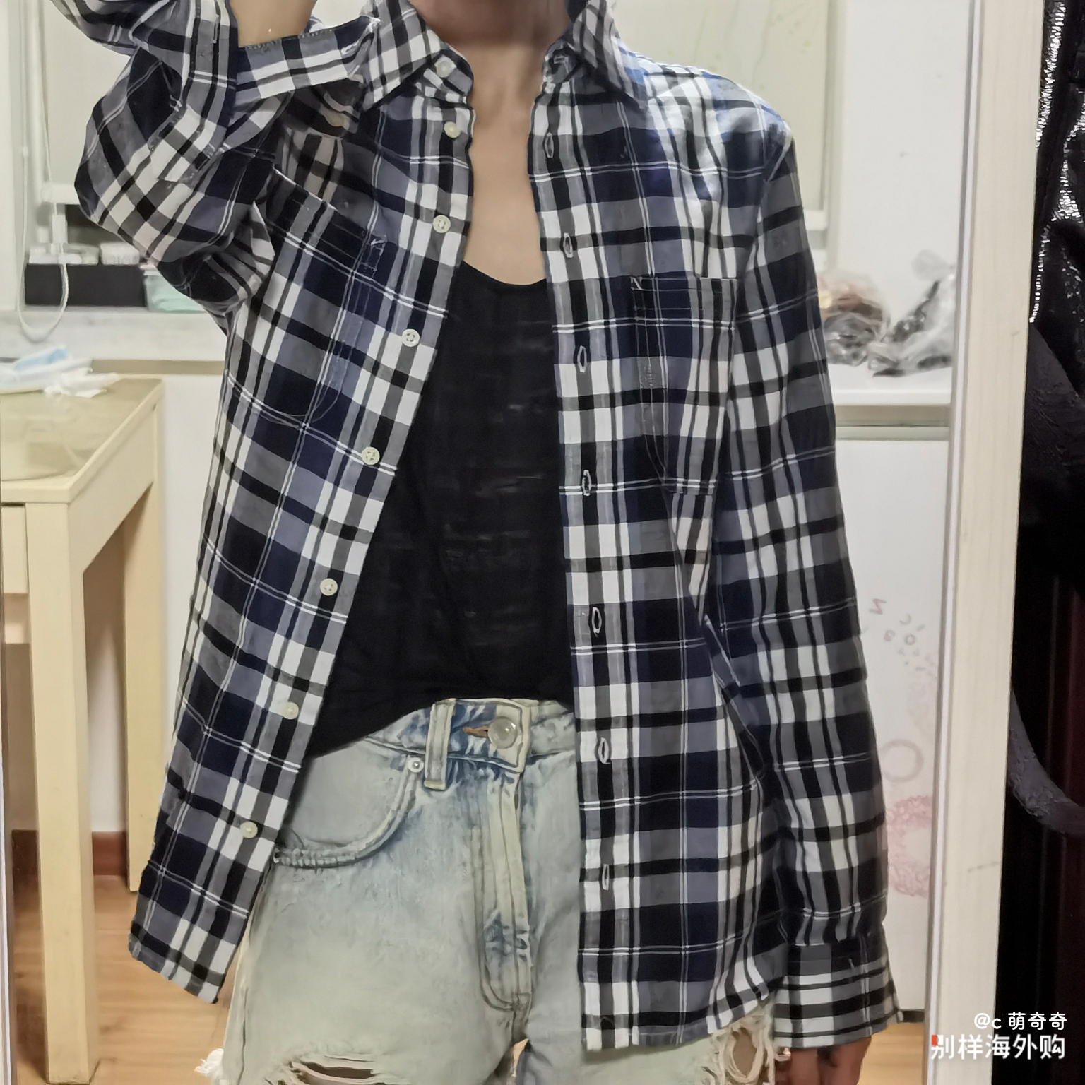 纯棉，还挺厚实，以为黑色，收到是蓝色格，单穿或当外套都可以，单穿宽松一点，长度正常的，捡漏价，挺合适