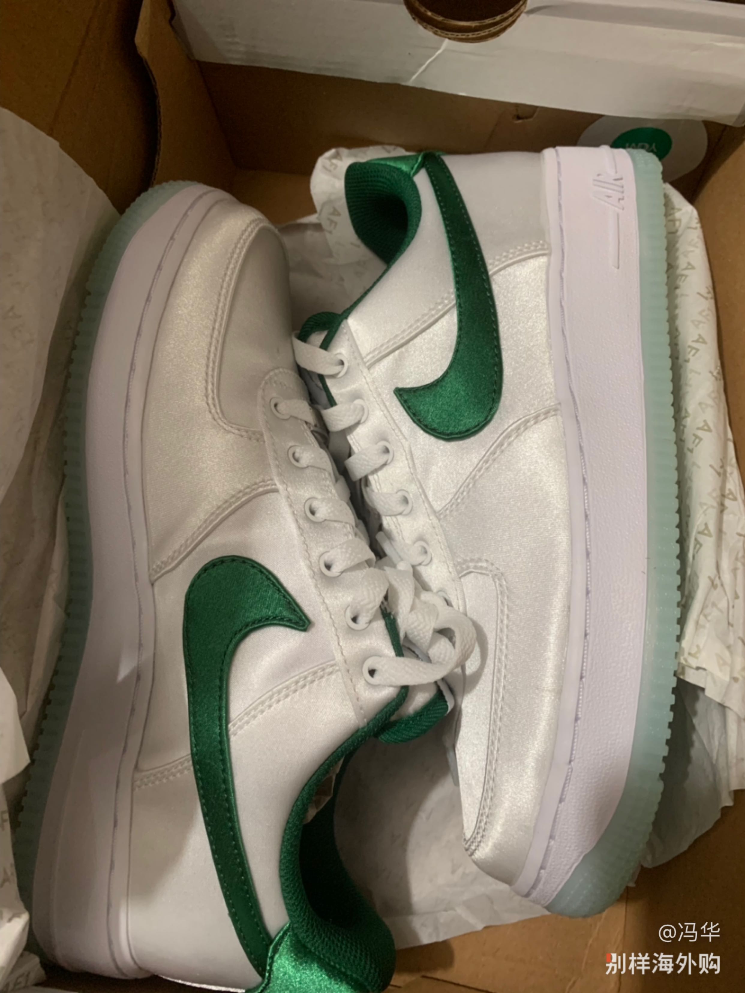 颜值满分。试穿合适,就是怕刮丝,爱惜着穿。