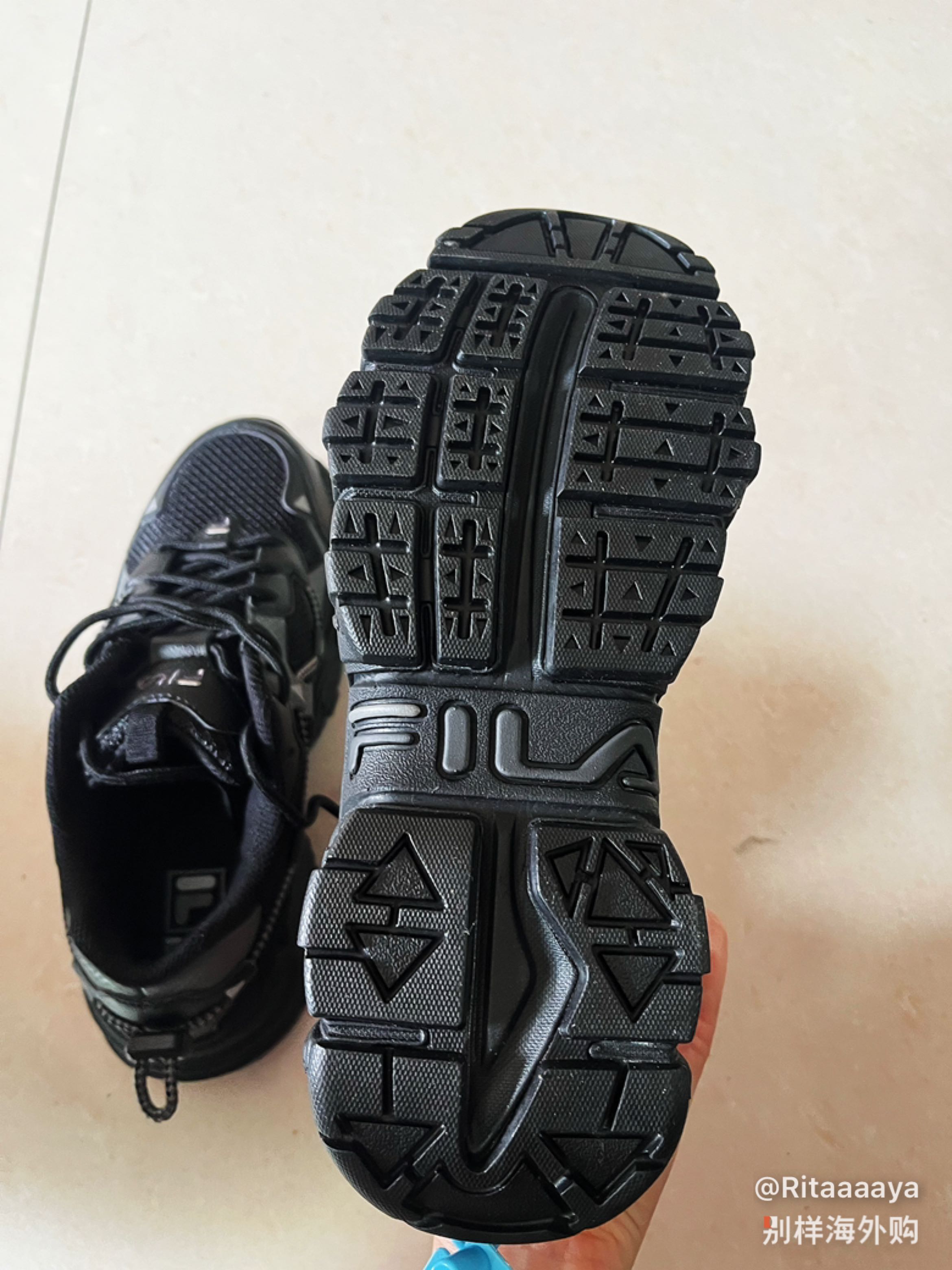 挺舒服的，包裹感不错。鞋子挺轻的。
