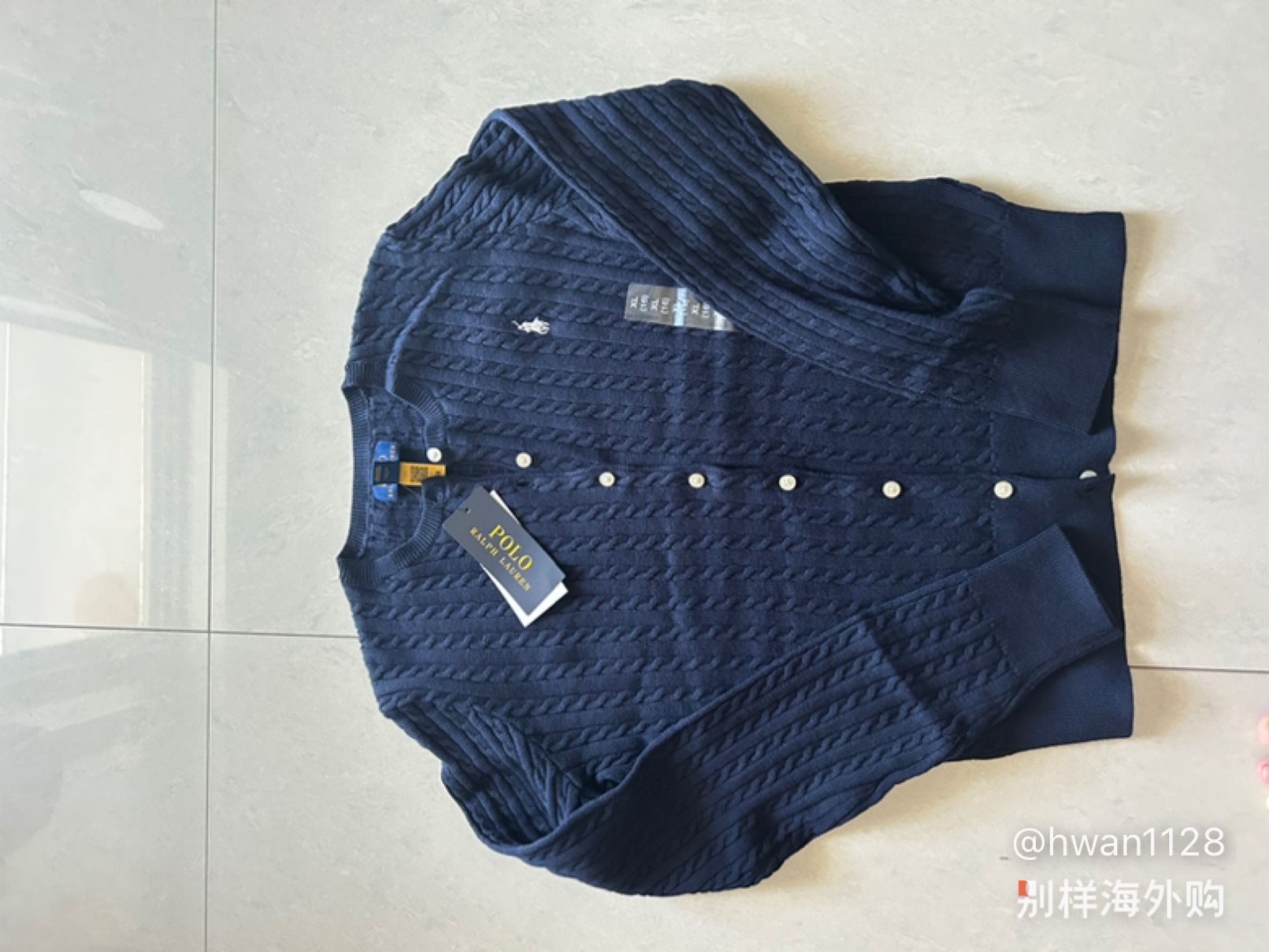 大小刚好，合身，袖子比衣长长一点