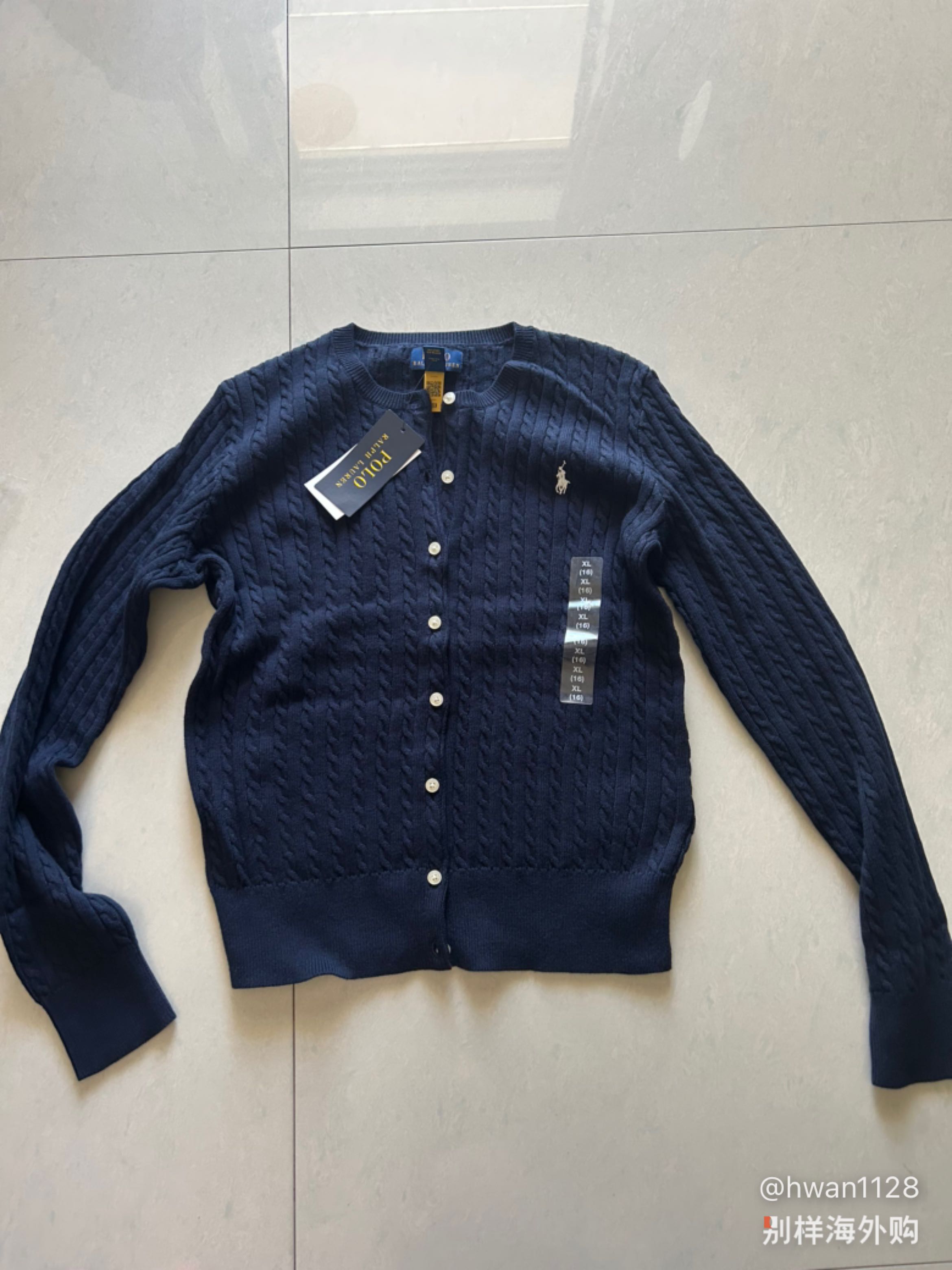 大小刚好，合身，袖子比衣长长一点