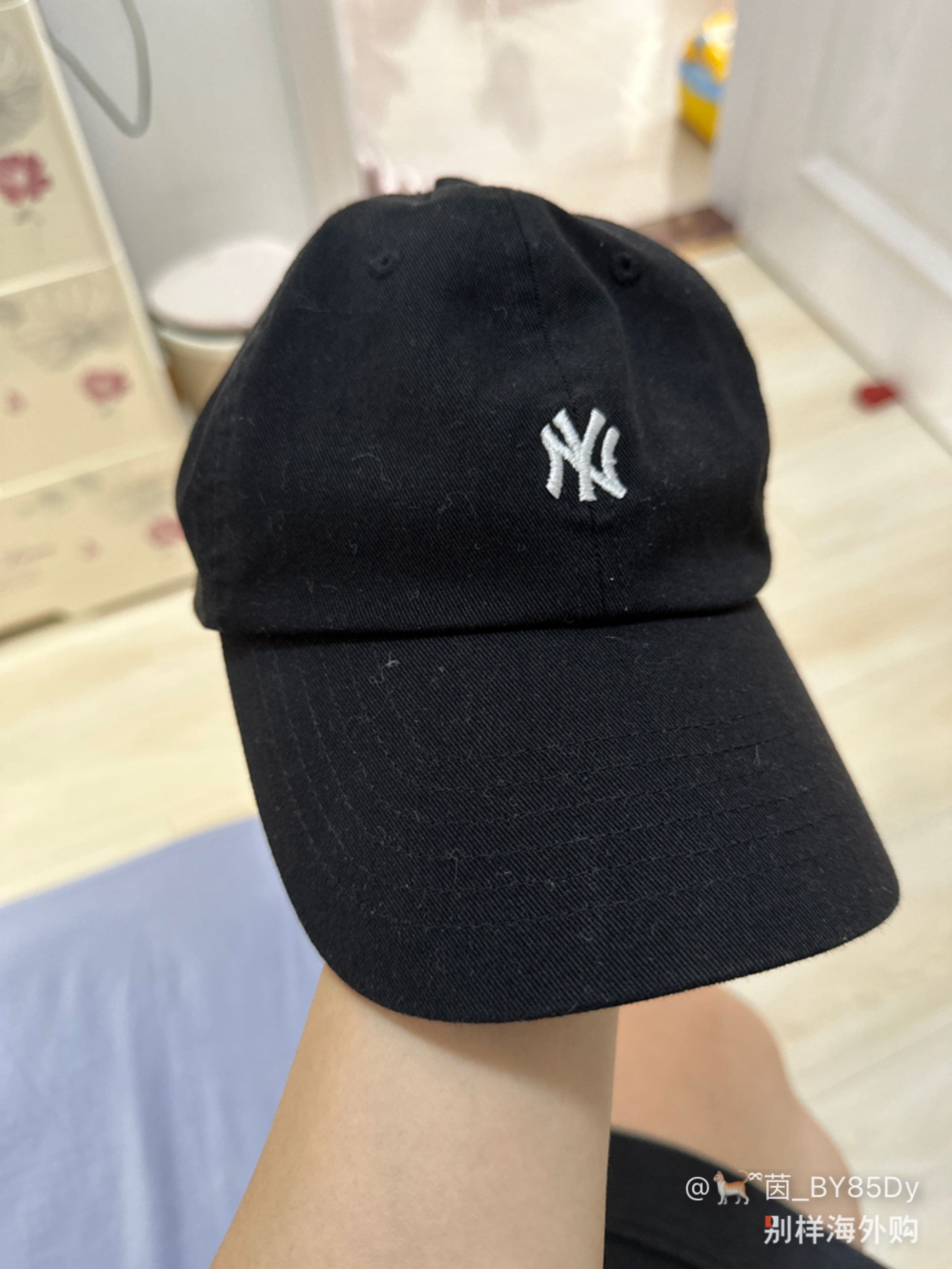 戴起来不好看，版型问题，老公戴也不好看，感觉有点假