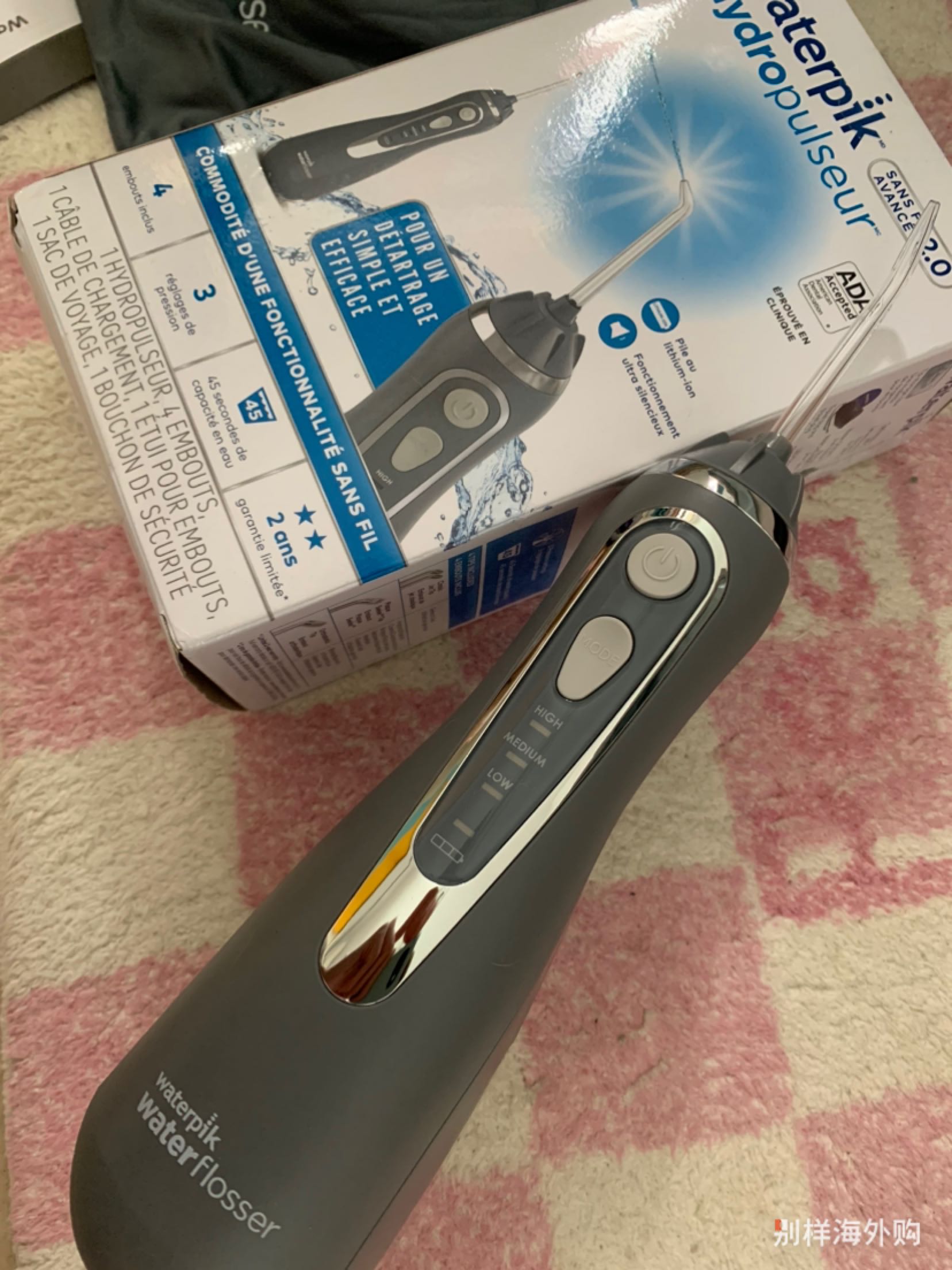 是正品，冲击力够，清洁干净，真不错！戴牙套真的很需要水牙线了！建议买黑色，感觉灰色不是很好看。