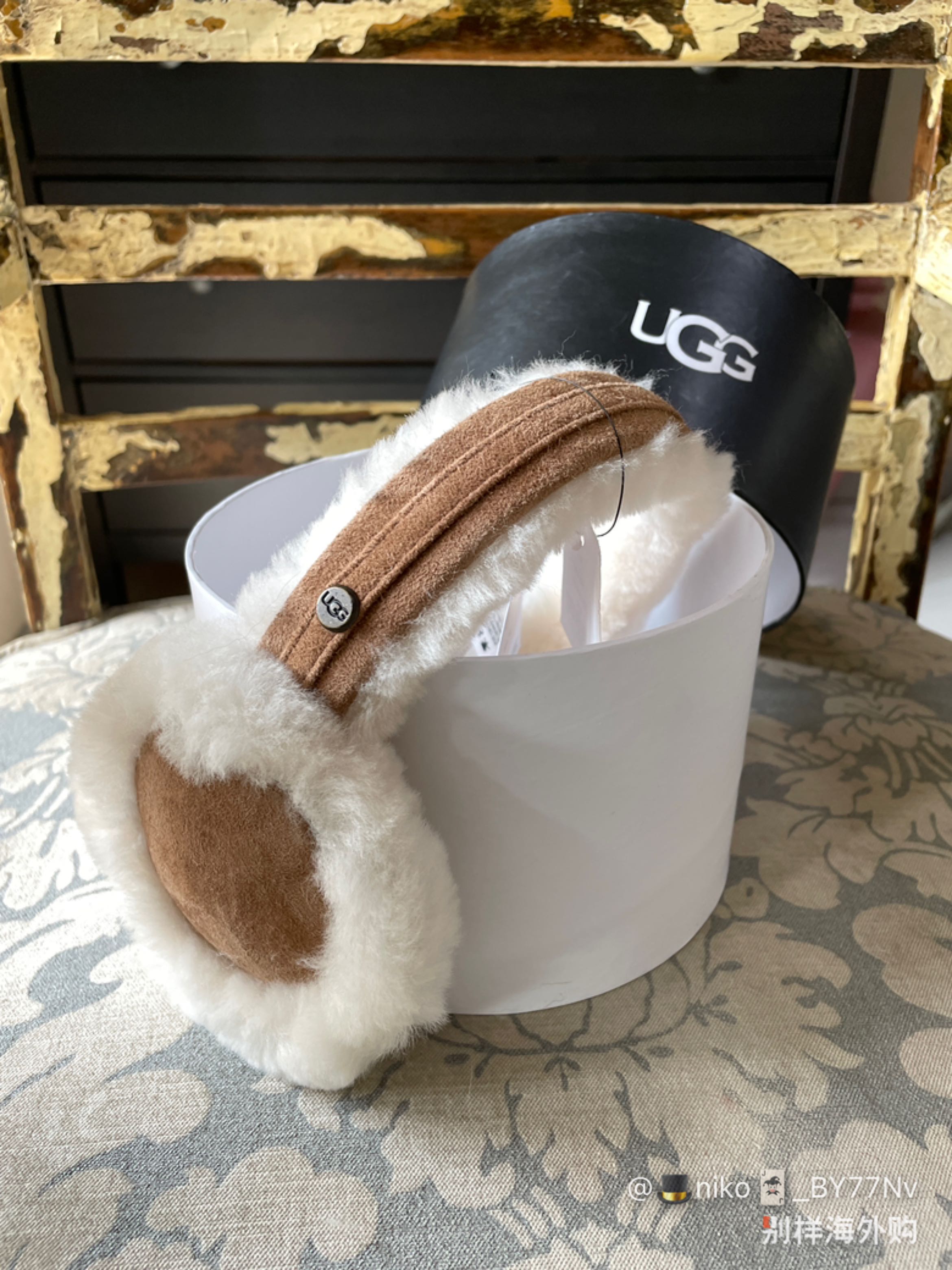 最近狂爱UGG，冬天保暖必备。耳罩不算厚实，但对于南方小土豆来说足够用了