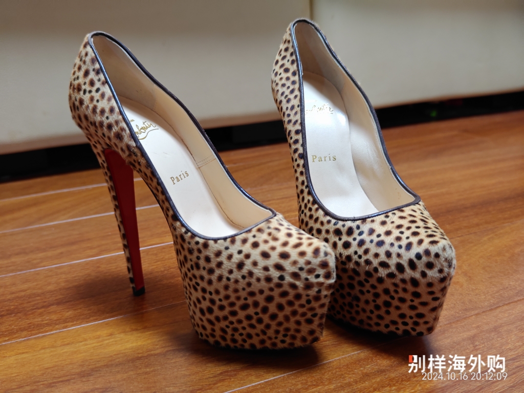 daffodile160是Christian Louboutin路铂廷的高跟鞋里万王之王
鄙视食物链的顶端
