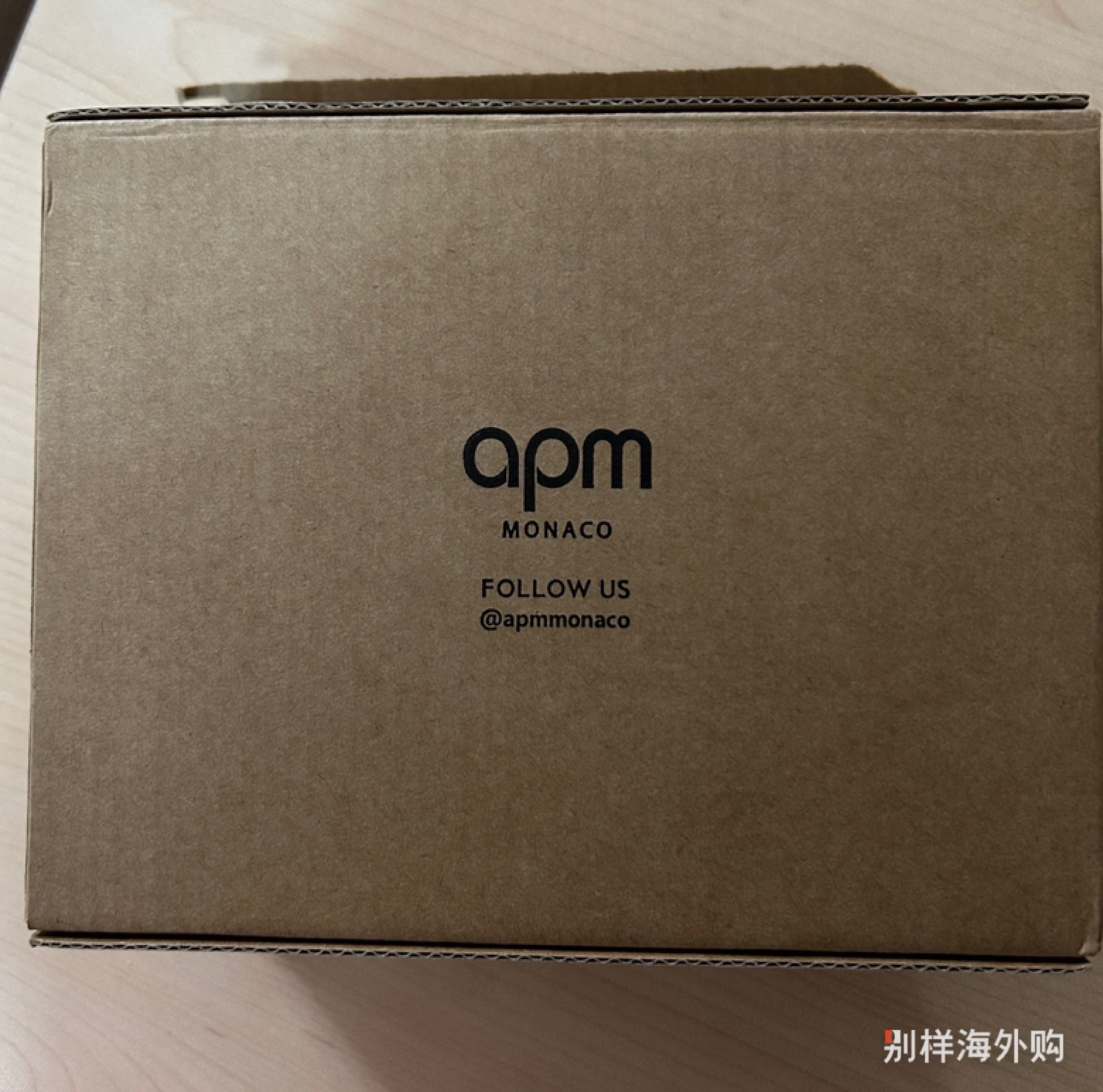 全新包装，耳环很漂亮，百搭款，很满意哦！下次还在这里买呀。