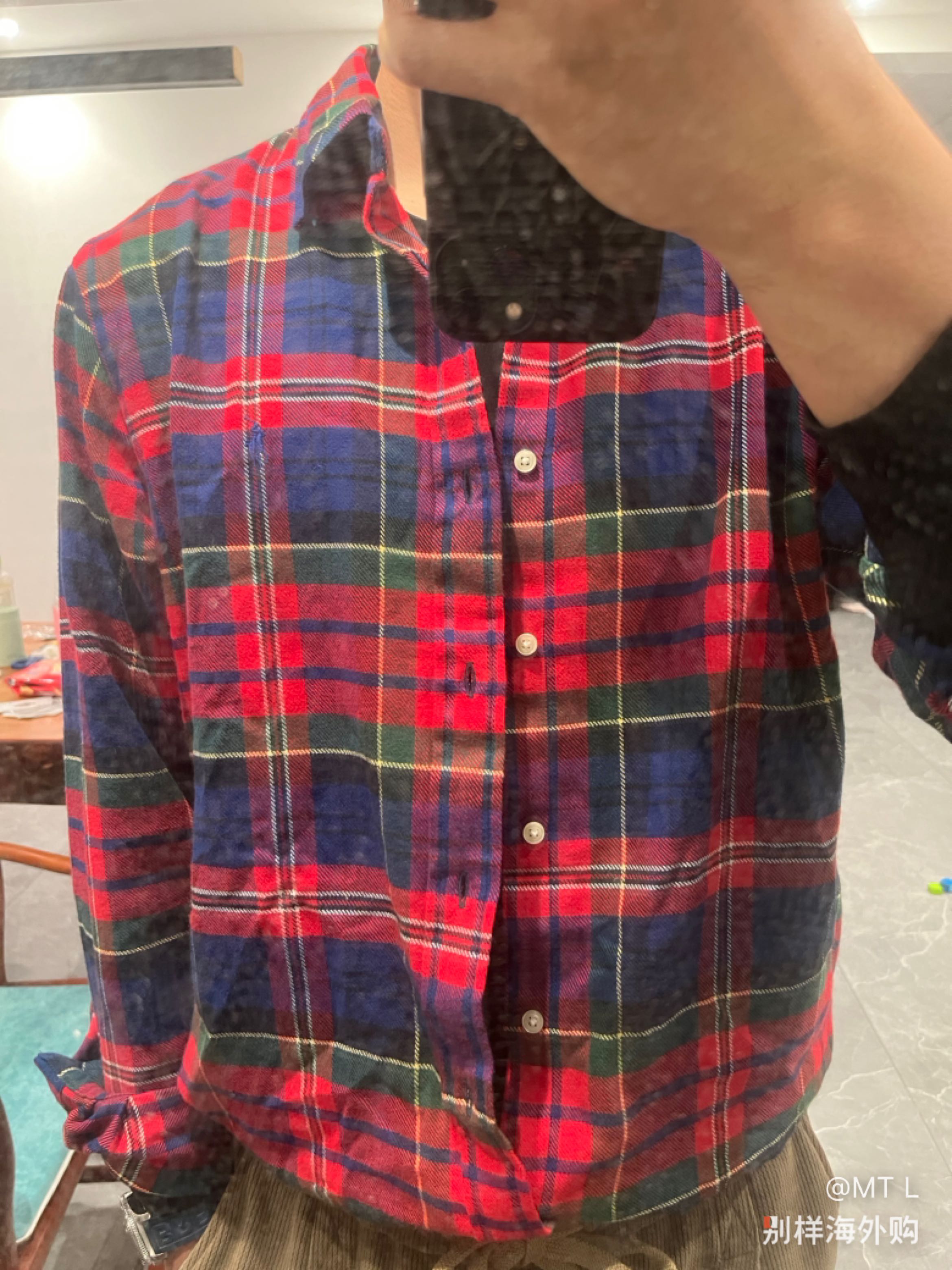 衣服不错，就是这次快递经海关拆开后连塑料包装都拆烂了