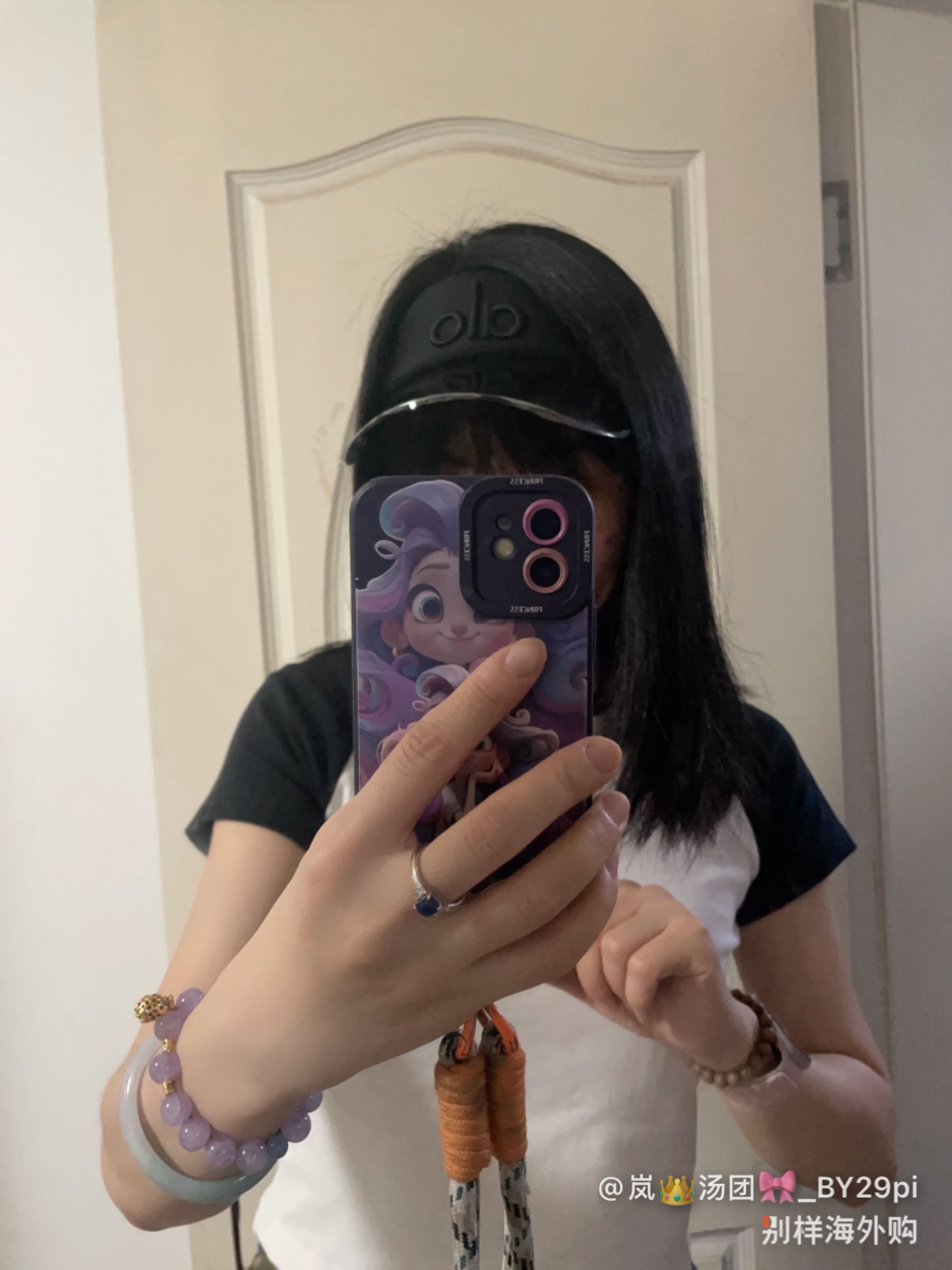 帽子不错，很轻，帽檐有镭射，听说是有防晒系数的。日常户外，跑步，骑行都很不错，主要自重很轻。