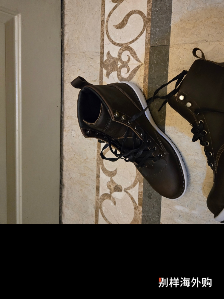 价格还是挺香的，官网上比对过，这款无GTX版国内没有，应该透气性稍微好一些，917确实第一次上脚感不赖