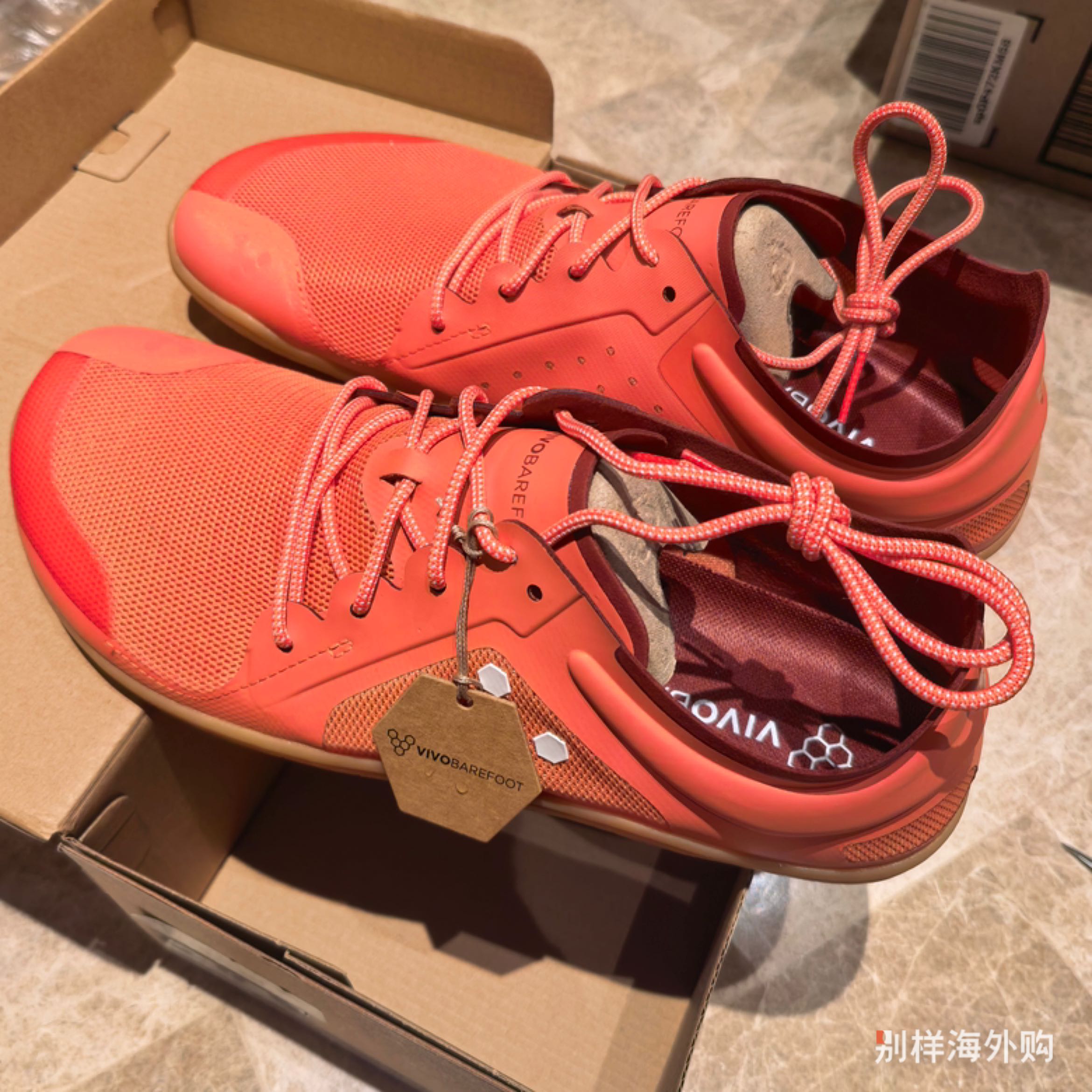 很满意啊！太喜欢这个颜色了！很崭新，没有瑕疵！收到货很开心！