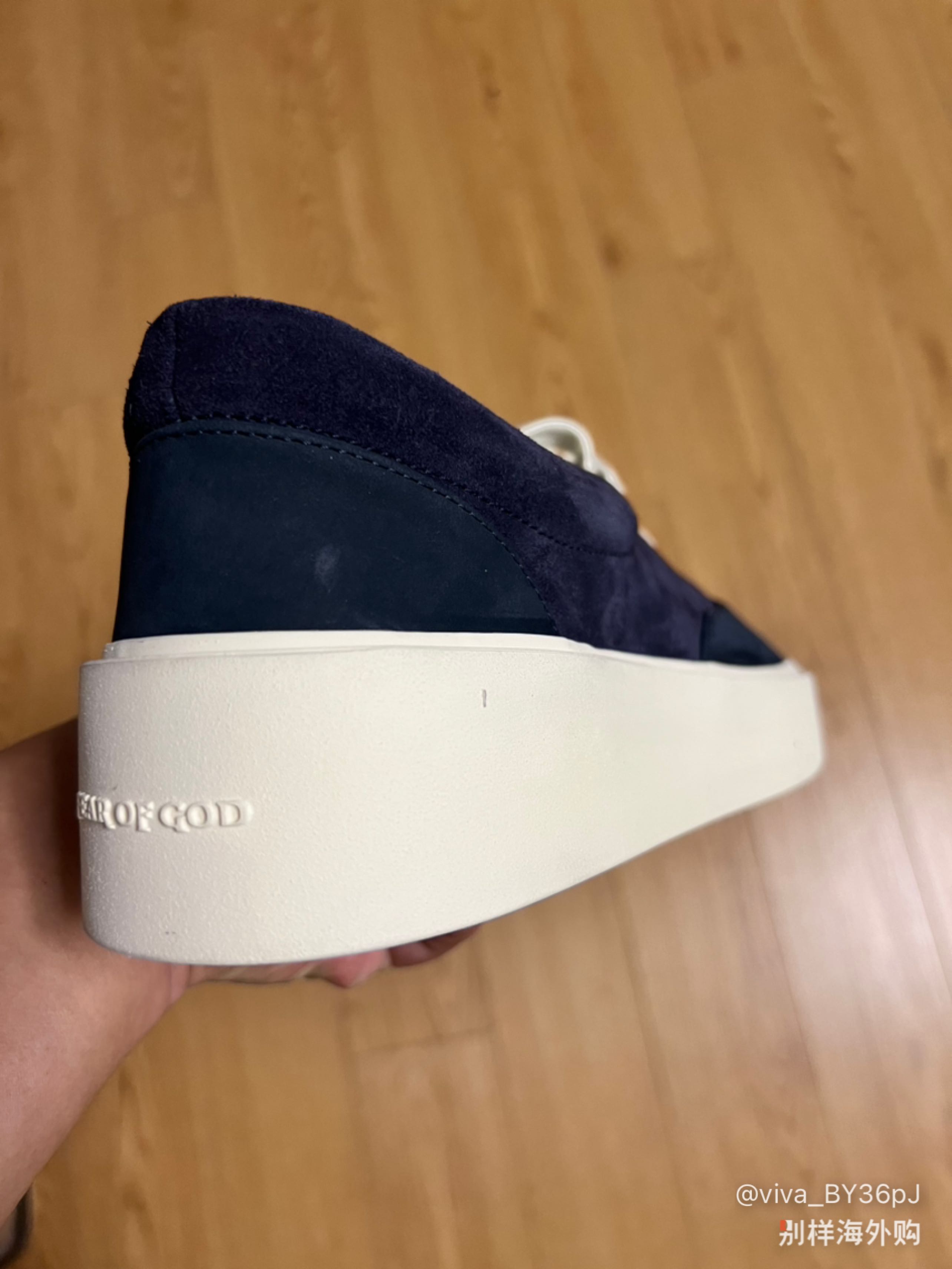 文艺复兴啊，这价格是真香！比初代的鞋型优化好了，正常尺码不挤脚啦。