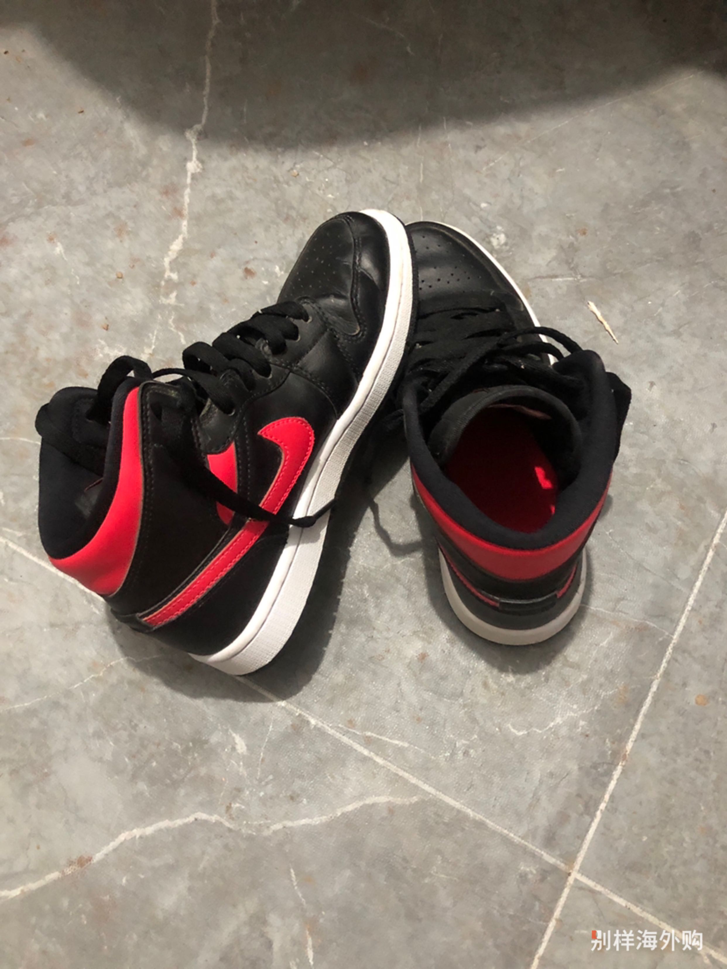 平常nike36.5,这款穿上显脚瘦.好看，穿了一年来评价