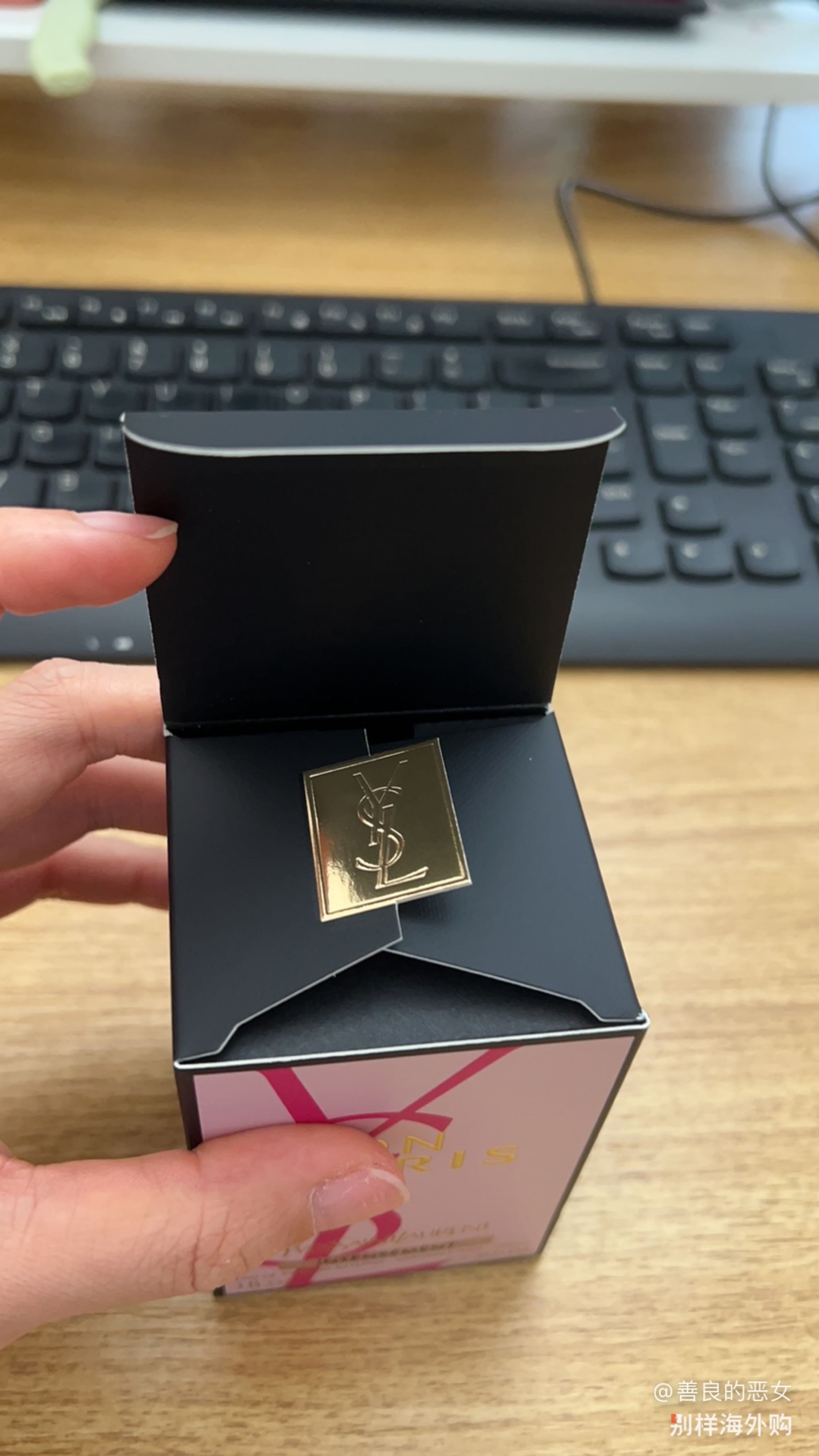 没有买经典版本，买的这款。被颜值吸引的，和经典版本区别还是蛮大。就是没赠品，不是第一次在别样下单了，继续光顾。