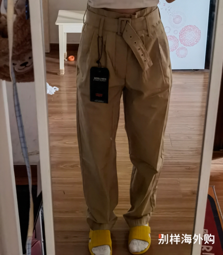 裤型可以，码偏大，它家裤子一般都24，这件感觉大一个码，腰带再多出一个扣眼就好了，这最里面的扣眼，腰围也大。裤子挺厚实的，春秋都能穿，165-95斤左右，长短也可以。