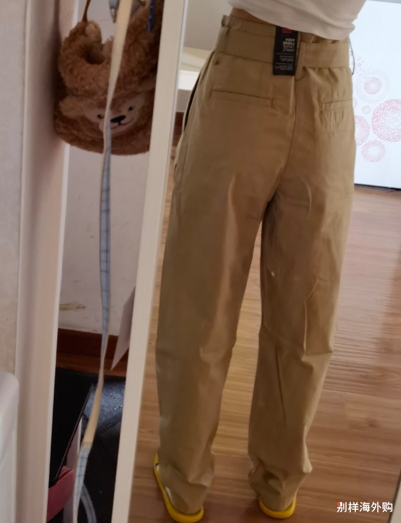 裤型可以，码偏大，它家裤子一般都24，这件感觉大一个码，腰带再多出一个扣眼就好了，这最里面的扣眼，腰围也大。裤子挺厚实的，春秋都能穿，165-95斤左右，长短也可以。