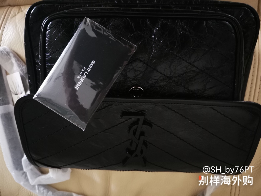 商品包装齐全，货物收到无损。很好看的包，经典又耐用，空间足够大。不后悔系列！