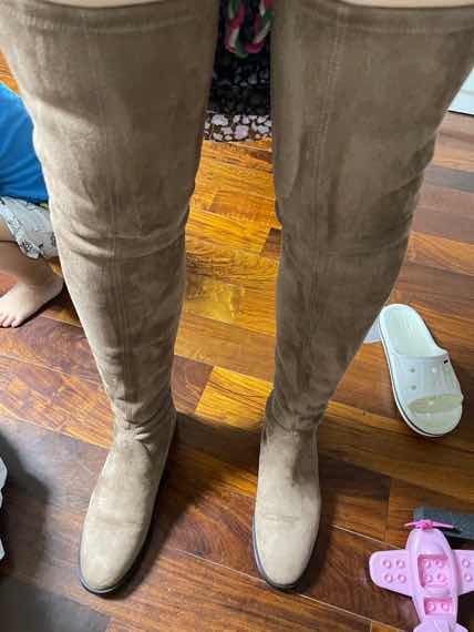 匿名用户评价:对于粗腿来说还能穿下，太不容易了！质量很好，里面是布的，冬天穿保护膝盖不怕凉了，