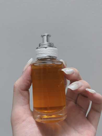 真的很好闻  比国内旗舰店便宜一半了～其实我觉得像沐浴露的味道 很上头hhh