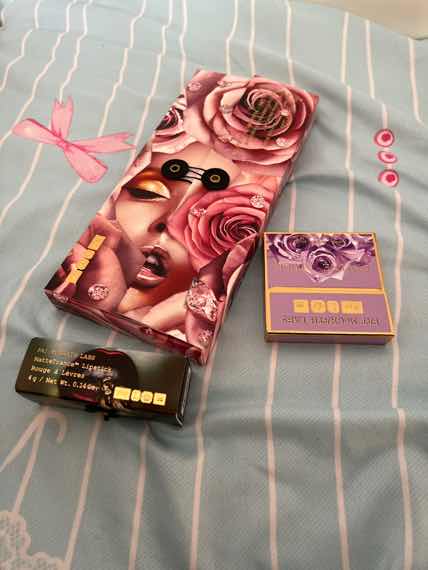 用户西***5对商品的晒单评价: 美哒哒，第一次在别样上买东西，安全下车，没有碎的，开心，还会在别样上买东西！, 点赞数: 13