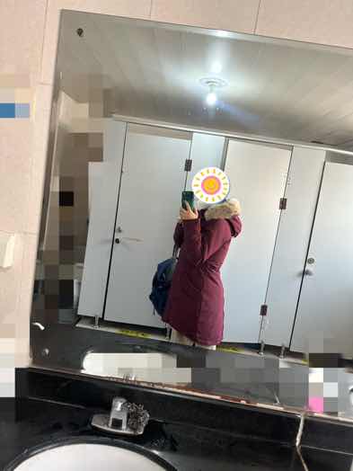 从去年双十一开始，就关注到了别样。直至春节前，看到有好价，低于5000元，可走别样的直邮，果断入手。说实话，刚收到货时，家人说这个颜色有点老气，今天穿出来在阳光底下看还是蛮漂亮的，就是产后长胖了，按产前尺码买的，有点小，也能塞进去。主要觉得