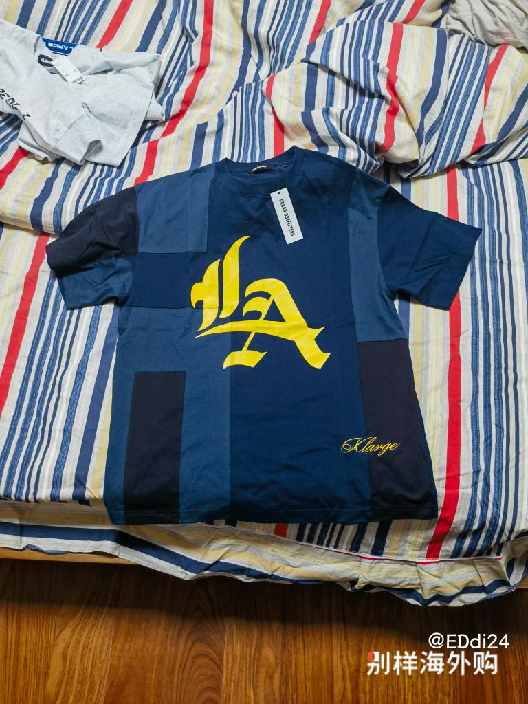 用户E***4对商品的晒单评价: XLARGE的面料还是那种偏硬挺的棉质 
所以上身还是多少觉得有点粗糙
, 点赞数: 0