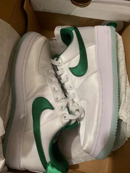 冯***华评价:颜值满分。试穿合适,就是怕刮丝,爱惜着穿。