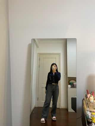 非常合身，袖子略长，扣起来，敞开都挺好看的