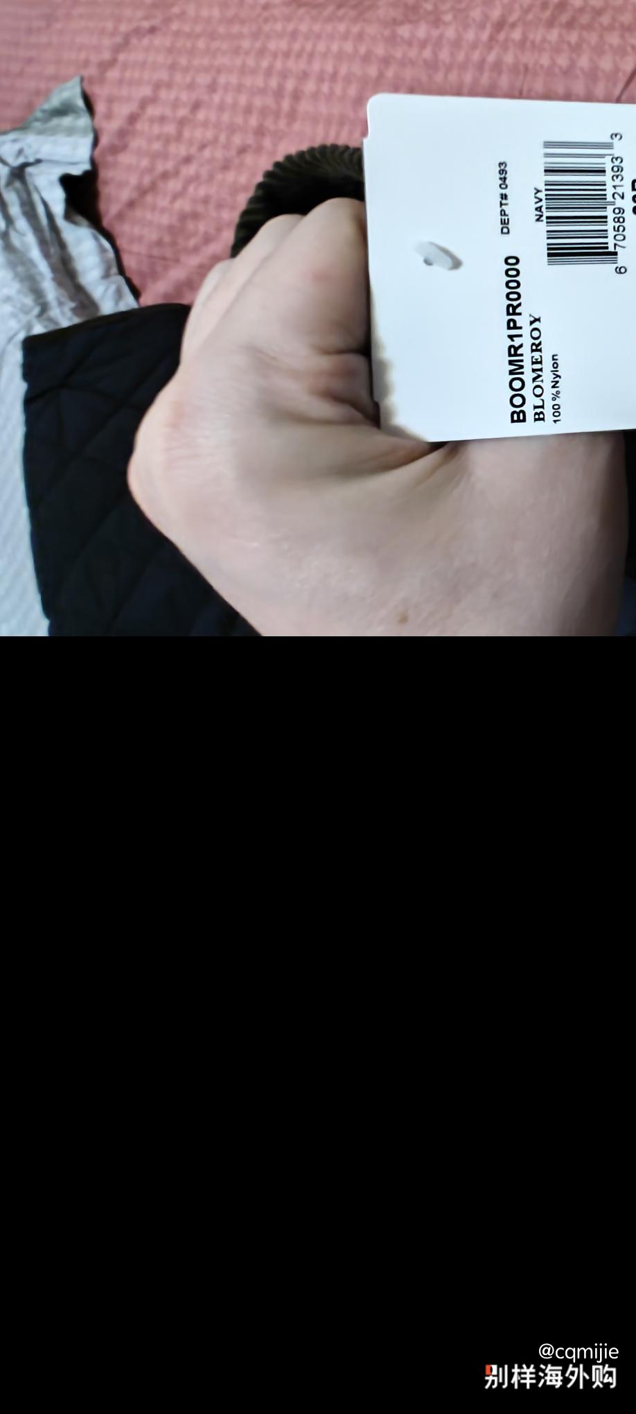 c***e评价:本人180厘米170斤,穿着美国的童装刚刚合适,老美的儿童确实高大。拍几张照片供大家参考。没有想象中那么经验。很薄,适合15-20度穿。面料有点硬。