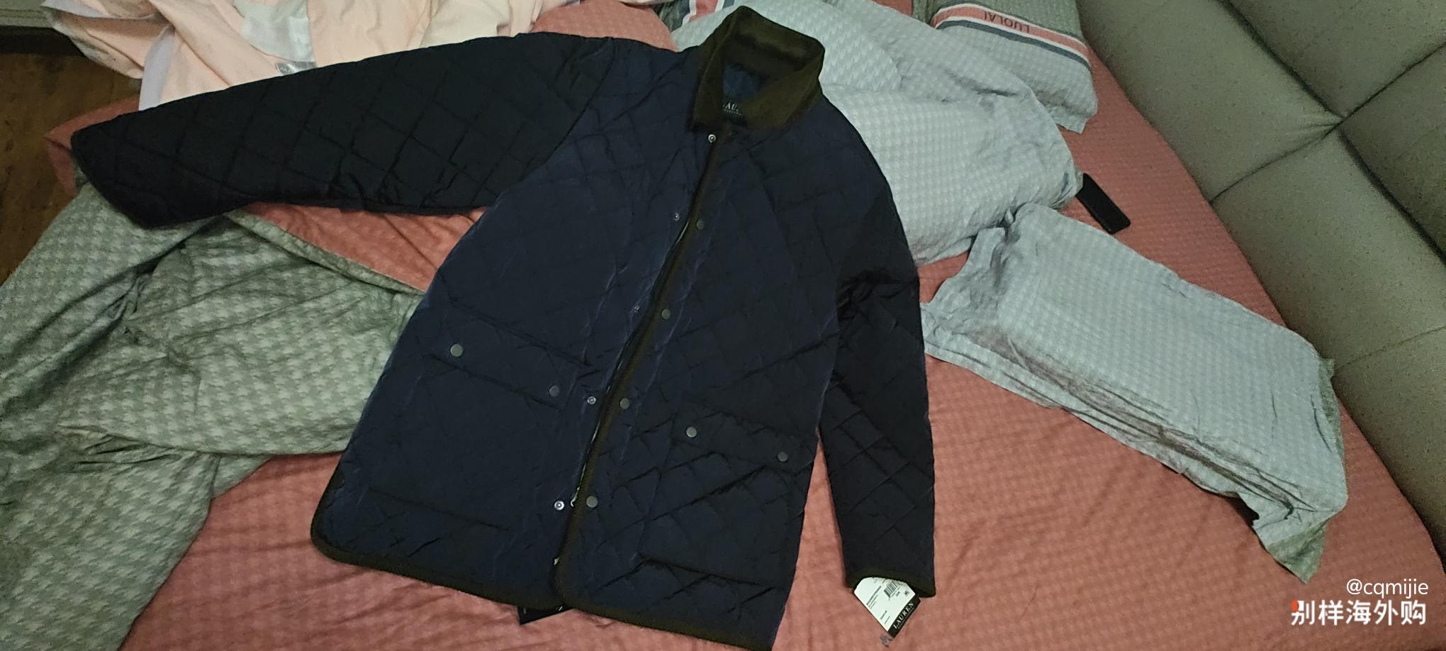 本人180厘米170斤，穿着美国的童装刚刚合适，老美的儿童确实高大。拍几张照片供大家参考。没有想象中那么经验。很薄，适合15-20度穿。面料有点硬。