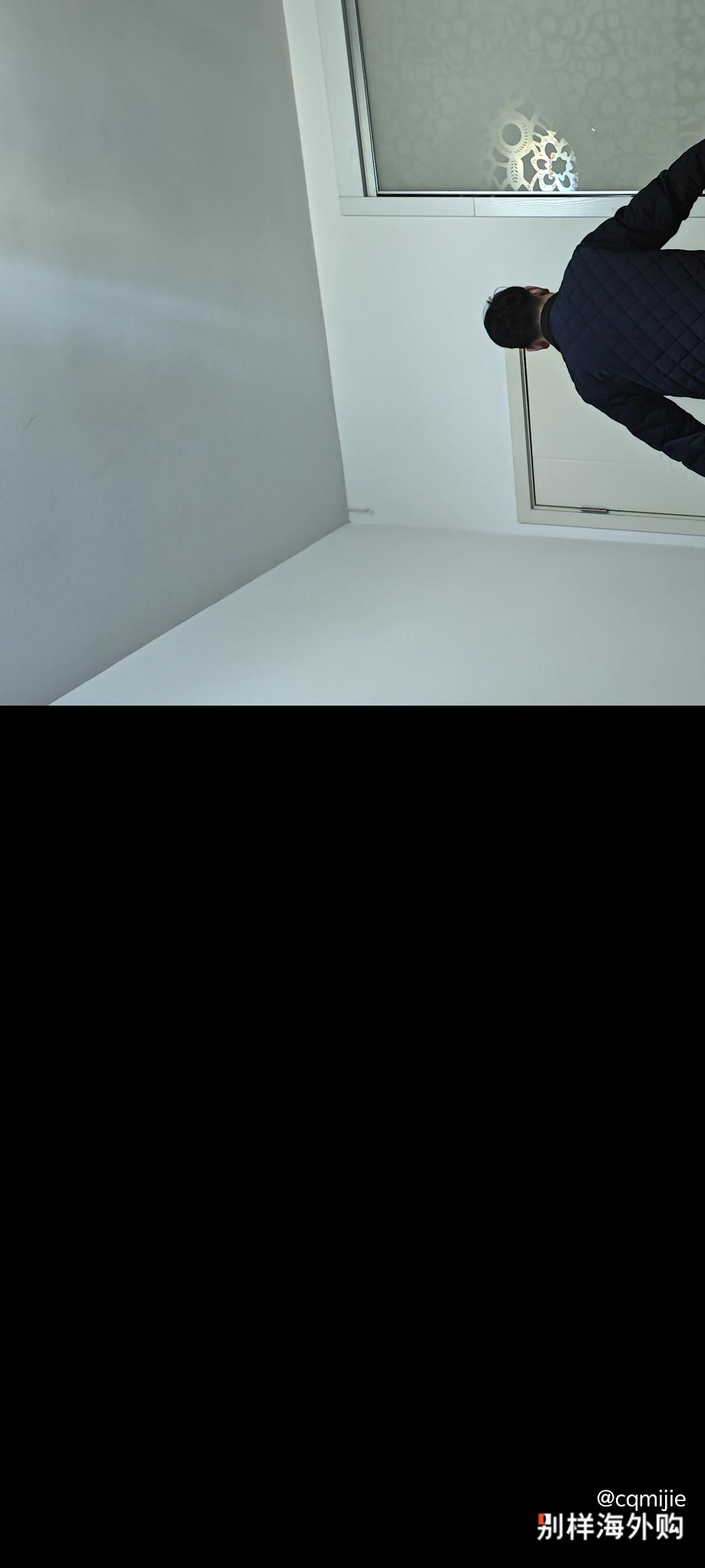 本人180厘米170斤，穿着美国的童装刚刚合适，老美的儿童确实高大。拍几张照片供大家参考。没有想象中那么经验。很薄，适合15-20度穿。面料有点硬。