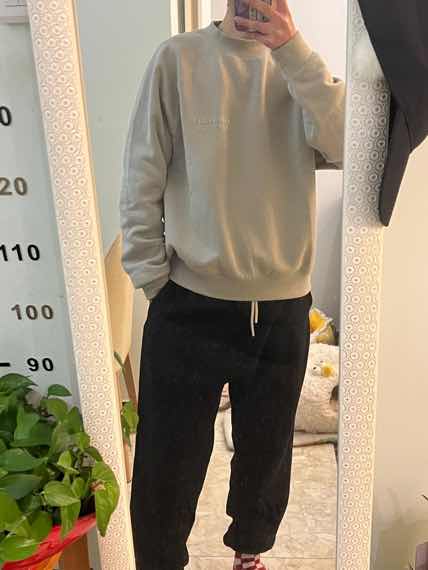 这款卫衣，是袖子长一点，不适合有肚子的男士