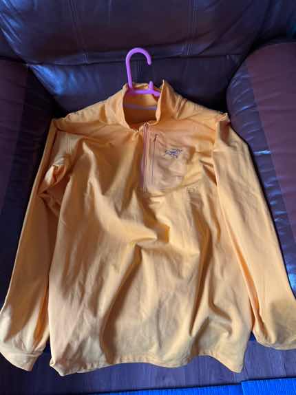薄抓绒，春秋外穿或内搭都挺好的，面料很舒服