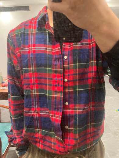 衣服不错，就是这次快递经海关拆开后连塑料包装都拆烂了