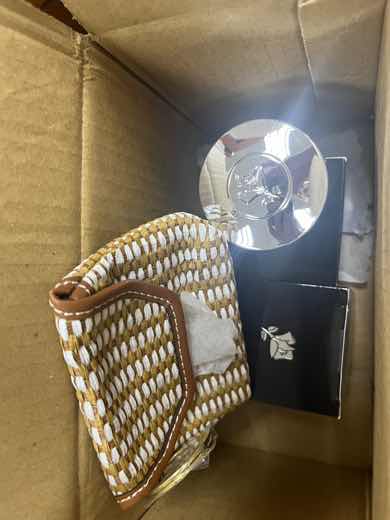 ��是正品，还有赠品，一直喜欢用的品牌，