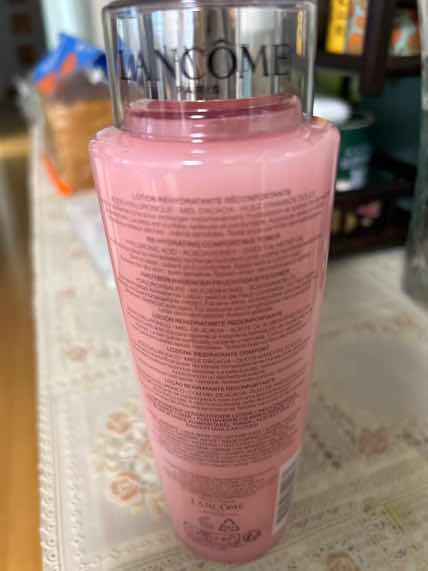 保湿补水，温和，对皮肤非常友好。一直使用LangCome的粉色凝露。