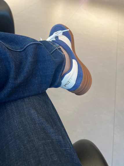 用户局***局对商品的晒单评价: 鞋子舒服，版型可以，物流慢点其他都挺给力的！, 点赞数: 25